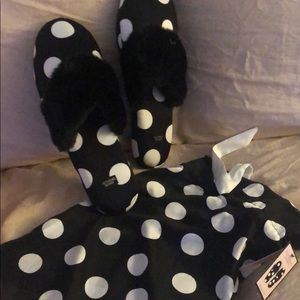 Victoria secrets slippers size m NWT